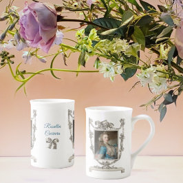 A Young Dam med Parrot av Rosalba Carriera Benporslin Mugg