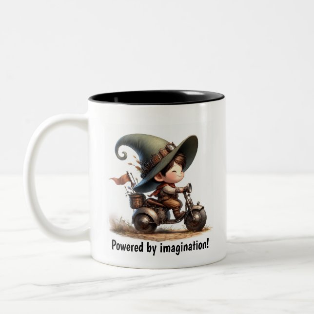 A Young Lycklig Child Riding a Steampunk Skooter Två-Tonad Mugg (Vänster)