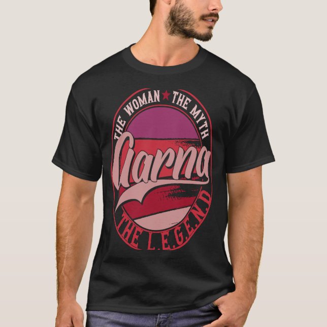Aarna Dam i Myth the Legend T Shirt (Framsida)