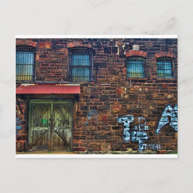 Abandoned Graffiti Brick Byggnad Barred Windows Vykort (Framsida)