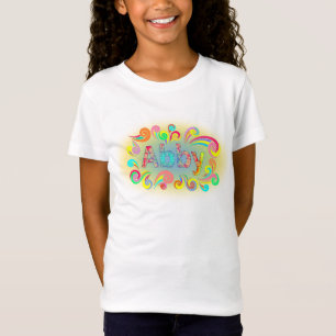 Abby virvlar runt den kända T-tröja som inramas  T-shirt