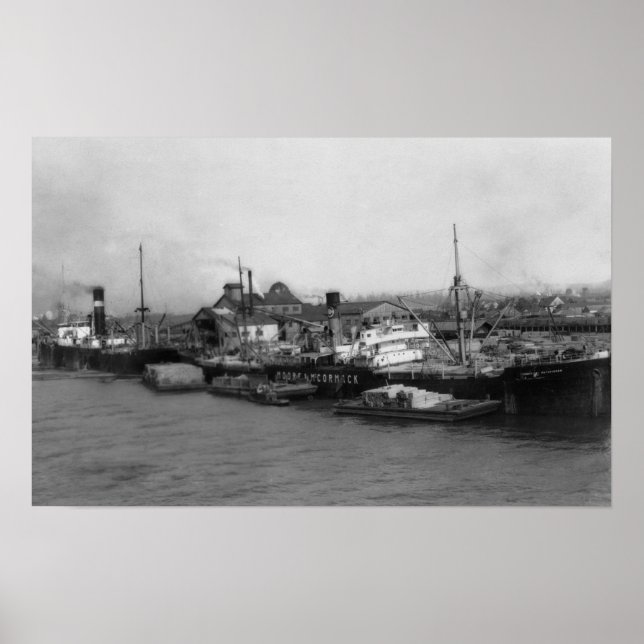 Aberdeen, WA - View of Waterfront and Shipping Poster (Framsidan)
