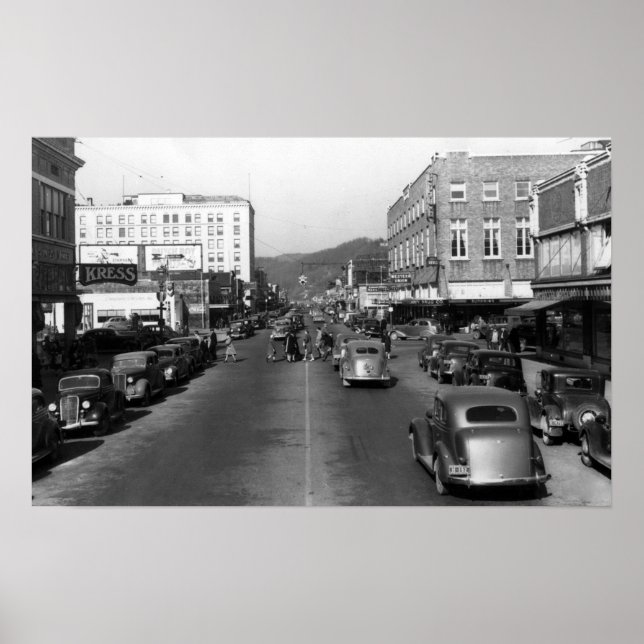 Aberdeen, WA - View of Wishkan Street Downtown Poster (Framsidan)