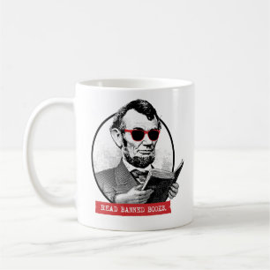 Abraham Lincoln Reads Banned Bokar Kaffemugg