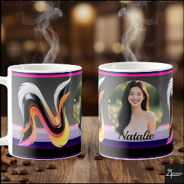 Abstract Fluid Letter N Neon Feather Kaffemugg