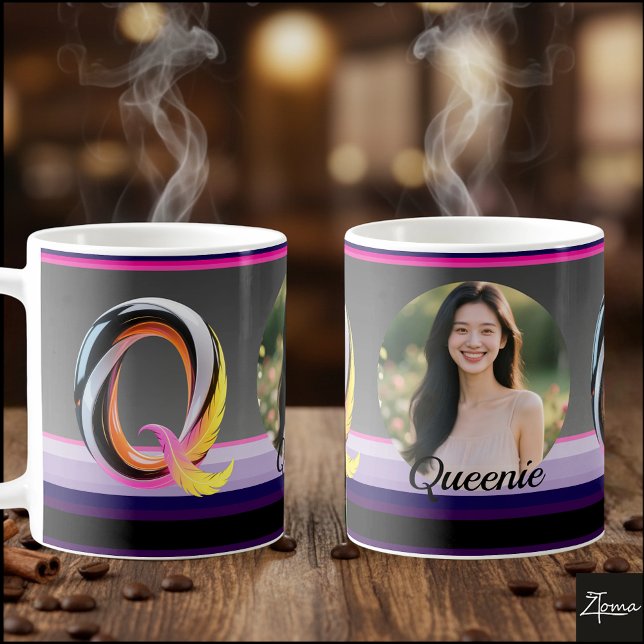 Abstract Fluid Letter Q Neon Feather Kaffemugg (This is a sample design. There are several models to choose from, with the name and color changed.
)