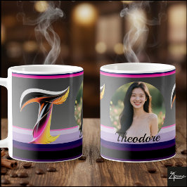 Abstract Fluid Letter T Neon Feather Kaffemugg