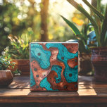 Abstrakt av koppar och turkos kakelplatta<br><div class="desc">Fyll på plats med konstnärlig elegans genom denna sjudande abstrakta design, blanda rik patinafärger med snurrande mönster av turkos. Den påfallande kontrasten för varma metallhylsor och havsininspirerade coolor skapar en dynamisk, högeffektsorienterad perfekt för rustiskt, kustnära eller elektriskt insida. Perfekt för kök, badrum eller accentväggar. Den här dekorativa keramiska accenten parar...</div>