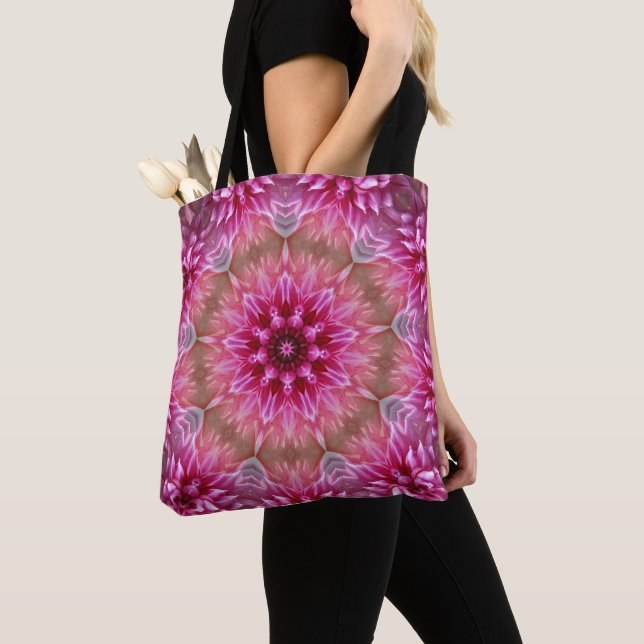 Abstrakt av modern Rosa Blommigt Tygkasse (Närbild)