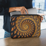 Abstrakt Black Guld Spiral Fractal Laptop Fodral<br><div class="desc">Den här produkten har en spiral fraktalkonst av abstrakt i svart- och guld-skuggor.</div>