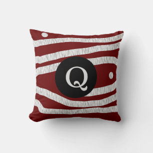 Abstrakt Burgundy Monogram Kudde