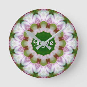 Abstrakt Flower Mandala med Kärlek valfri text Rund Klocka
