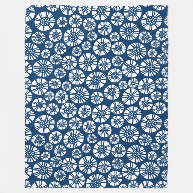 Abstrakt Flowers 031023 - White on Shibori Blue Fleecefilt (Framsidan)