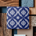Abstrakt för blå, modern geometrisk Elegant Kakelplatta<br><div class="desc">Den här blå, enkla, moderna, geometriska Abstrakten av keramiska Eleganter visar en elegant mönster som ger en förfinad beröring till vilken hemdekoration som helst. Den här plattan har starka motiv av löv och blommor och fångar upp ett sofistikerat estetiskt material med en harmonisk blandning av delikat blommigt inslag och geometriska...</div>