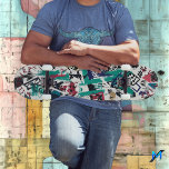 Abstrakt Geometric med fet Graffiti Inslag Mini Skateboard Bräda 18,5 Cm<br><div class="desc">Den här skateboard-designen har en pulserande blandning av graffiti-inspirerade geometriska former och uttryckliga penseldrag i teal, röd och svart på en ren vit bakgrund. Symbolerna inslag och abstrakt i lager, kaotiskt format, skapar en slående bild som blandar stadsenergi med ett modernt bildspel. Perfekt för skater som har unika och konstnärliga...</div>