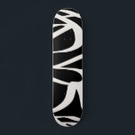 Abstrakt Linjer Modern Black and Beige Cream Swirl Mini Skateboard Bräda 18,5 Cm<br><div class="desc">Abstrakt Shapes - Stripe Mönster - svart bakgrund med gräddvit linjer.</div>
