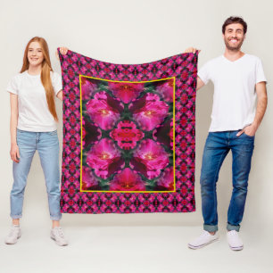 Abstrakt mönster med rosa rosblomma fleecefilt