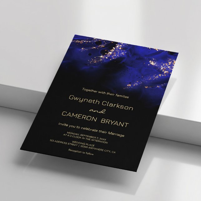 Abstrakt Royalblå och Guld Alkohol  Inbjudningar (Abstract Royal Blue and Gold Alcohol Invitation #galaxyweddinginvitation #sparklesinvitation #luxury)