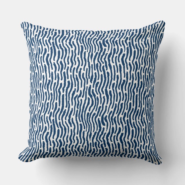 Abstrakt Shibori Stil Rand - Blå på vitt Kudde (Framsida)