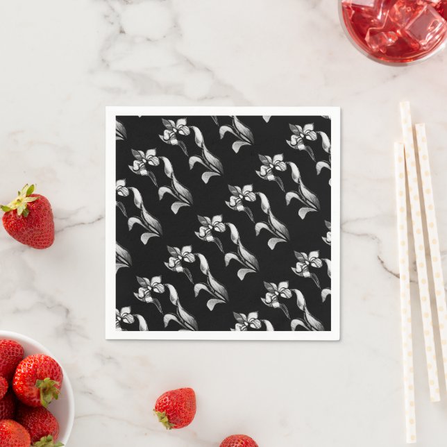 Abstrakt svartvita bläckblommor på svart pappersservett (Insitu)