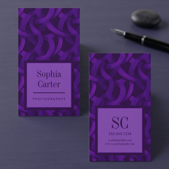 Abstrakt vågmonogramdesign visitkort (Simulated business cards on table)