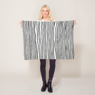 Abstrakta horisontella linjer_svart fleecefilt