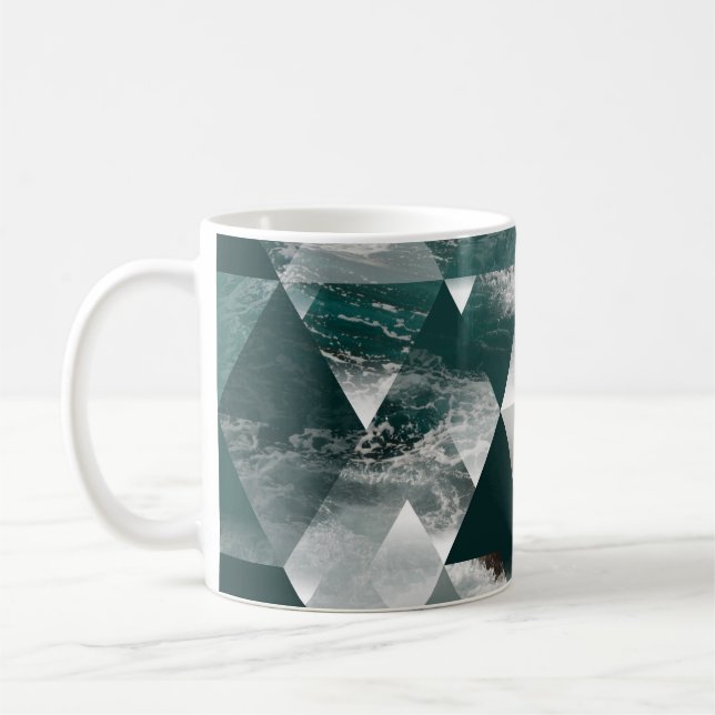 abstraktens geometriska bakgrund med trianglar.  kaffemugg (Vänster)