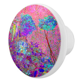 Abstraktens Lila och Blue Hydrangea med Magenta Knopp