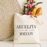 Abuelita Roman Numeral Year Tygkasse<br><div class="desc">En modern minimalistisk väska för att fira en chic mormor,  den här rena,  minimala toten innehåller "Abuelita" eller ditt val av smeknamn i smeknamn i svart smycke. Anpassa med året som hon blev en mormor under elegantens romerska siffror för en chic.</div>