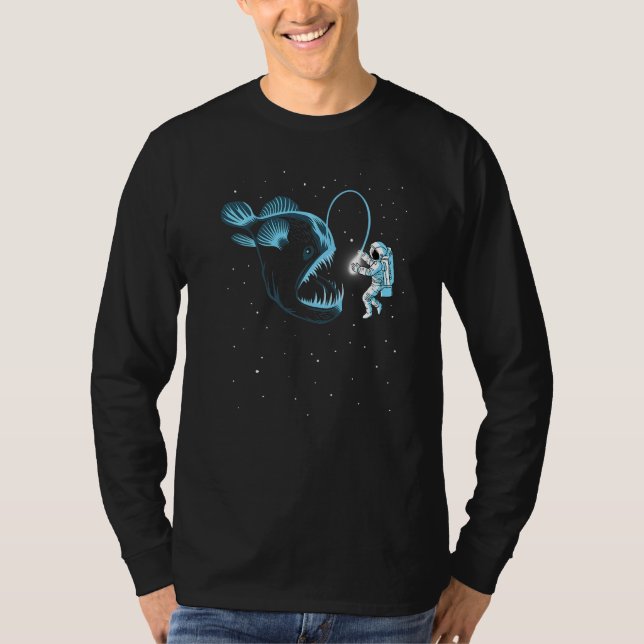 Abyssal Fish Hunting An Astronaut T Shirt (Framsida)