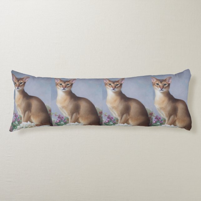 Abyssinian Elegance – Graceful Cat Body Pillow Kroppskudde (Framsidan)