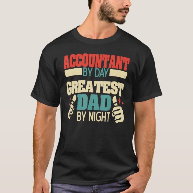 Accountant By Day, Greatest Dad By Night, Best Dad T Shirt (Framsida)