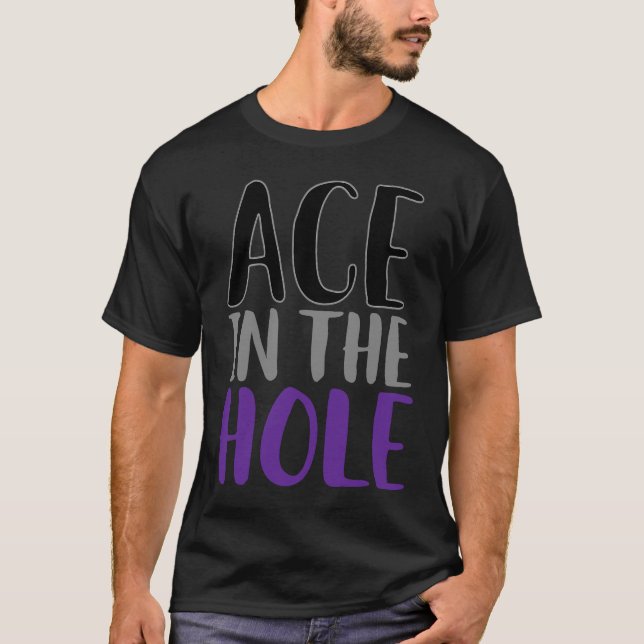 Ace i Hål Punny Asexuellt Pride T Shirt (Framsida)