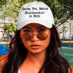 Ace the Stil Game - Embroized Badminton Hat Broderad Keps<br><div class="desc">Gå till domstolen med tillförsikt och flust med vår exklusiv Ace the Stil Game Embroied Badminton Hat. Den här förstklassiga vita hatten, som är skapad för idrottsentusiaster, skryter med ett fet påstående som lyder "Game, Set, Match - Shuttlecockin" i Stil, " som perfekt fångar badmintonandan. Högkvalitativ broderier garanterar hållbarhet samtidigt...</div>