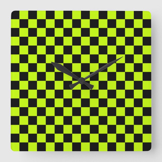 Acid green black checkerboard pattern fyrkantig klocka (Framsida)