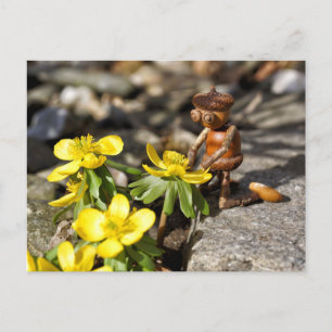 Acorn elf med gult vår blomman vår vykort