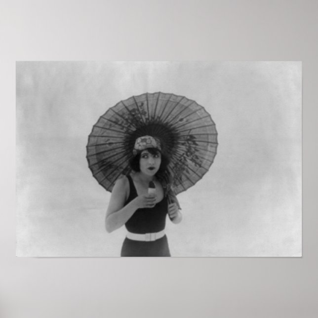 Actress Betty Compson Eating Ice Cream Poster (Framsidan)