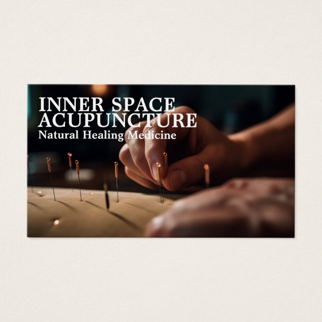 Acupuncturist Working on Client Visitkort (Framsidan)