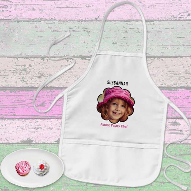 Adderande fotomall för uppringd Anpassningsbar Nam Barnförkläde (Cute kids apron with a custom photo and text as a sweet gift idea. )