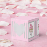 Adiela Akoo, oemotståndlig kisgrädda favoritbox Presentaskar<br><div class="desc">Den oemotståndliga samlingen av iskräppor är utsökt designad av poeten Adiela Akoo för ert nöje. Området inspireras av hennes make kärlek från den desertbara efterserten - kom regn eller skina, han slukar det dagligen. Dela in i den här behandlingen också. Koordinera förmånsboxen Oresistible Ice Cream med det matchande pappra kopp,...</div>