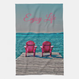 Adirondack Beach-stolar har liv på stugan Kökshandduk