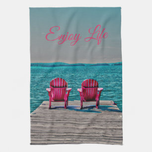 Adirondack Beach-stolar har liv på stugan Kökshandduk