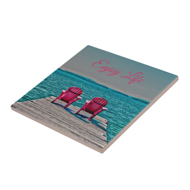 Adirondack-stolar upplever livstuvning i Rustic Kakelplatta (Sidan)