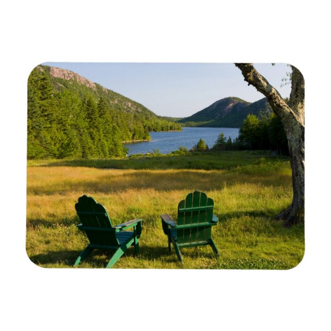 Adirondackstolarna på gräsmattan vid Jordan Magnet (Horisontell)