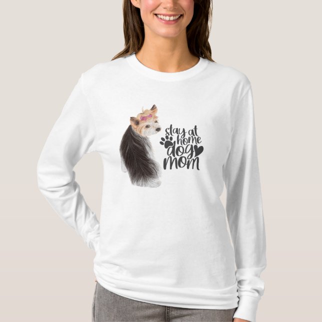 Aditable Yorkie - stanna hemma i Hund Mamma T Shirt (Framsida)
