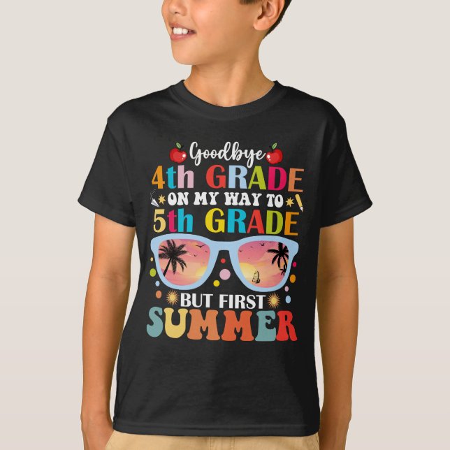 Adjö 4:e Klass Hej 5:e Klass men första sommaren T Shirt (Framsida)