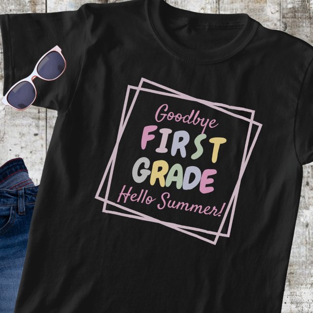 "Adjö första Klass, Hej Sommar" Barnets T Shirt (Skapare uppladdad)
