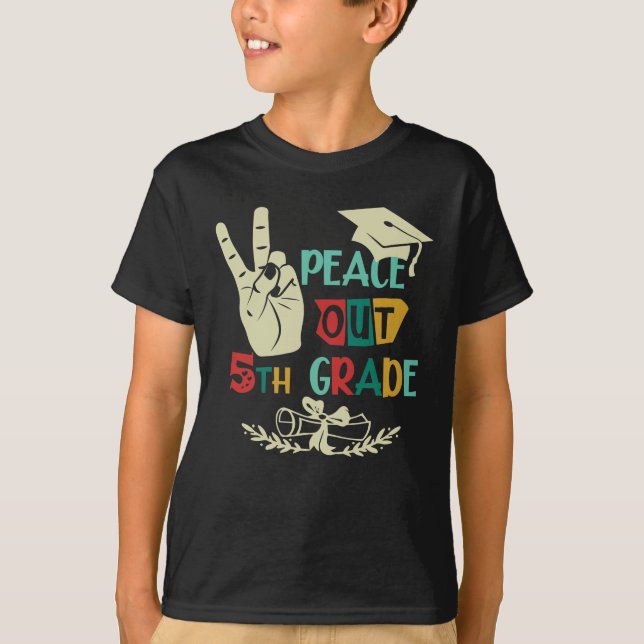 Adjö Peace Out 5th Klass Student Femte gradern T Shirt (Framsida)