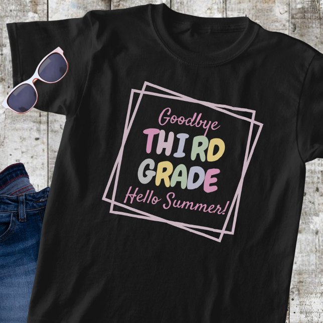 "Adjö Tredje Klass, Hej Sommar" Barns T Shirt (Skapare uppladdad)