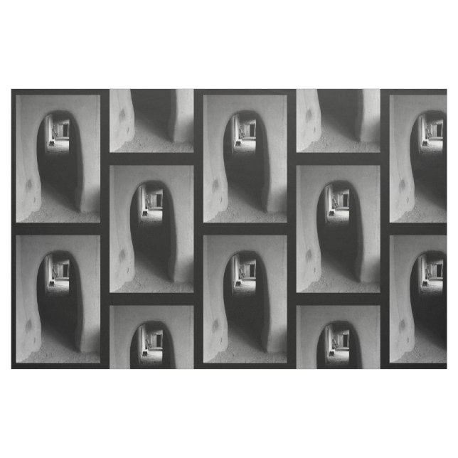 Adobe Doorway Black and White Photo Fabric Tyg (Fat Quarter)